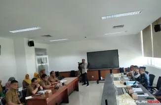 Isu keberadaan sosok misterius berjuluk "Tuan Takur" mencuat dalam rapat dengar pendapat (hearing) DPRD Kota Padang bersama Dinas Pemuda dan Olahraga (Dispora) serta KONI Kota Padang.