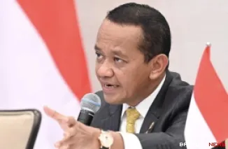 Menteri Energi dan Sumber Daya Mineral (ESDM) Bahlil Lahadalia menyampaikan keterangannya kepada awak media di Washington D.C., pada Jumat, 20 Februari 2026. Foto: BPMI Setpres