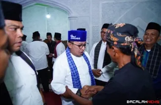 Bupati Eka Putra mengunjungi jamaah Masjid Nurul Falah, Nagari Andaleh Baruh Bukit, Sungayang.