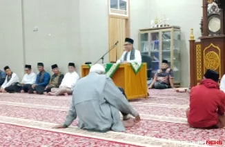 Ketua TSR XI Pemkab Tanah Datar Rektor UIN Mahmud Yunus Batusangkar Prof. Delmus Puneri Salim menyampaikan program kerja di hadapan jamaah Masjid Istiqomah Sungayang.