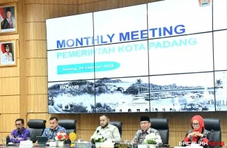 Wali Kota Padang Fadly Amran, memimpin Rapat Bulanan Pemerintah Kota (Pemko) Padang yang digelar di Ruang Abu Bakar Ja'ar, Balai Kota Aie Pacah, Kamis (5/2/2026).