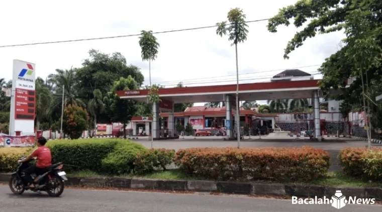 SPBU Mati, Warga Menjerit! BBM Langka di Lubuk Basung, Pertalite Eceran Tembus Rp15 Ribu per Liter