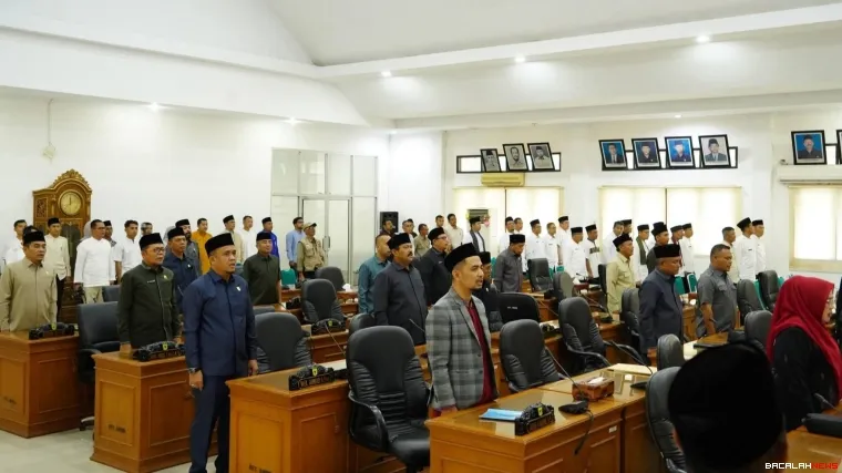 Anggota DPRD Tanah Datar melalui fraksi masing-masing umum secara menyetujui tiga Ranperda jadi Perda.