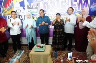 Bupati Eka Putra menghadiri syukuran Hari Ulang Tahun Radio Luhak Nan Tuo (LNT) 102,5 FM ke-22 di Kompleks Benteng Van Der Capellen, Batusangkar.