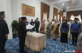 Bupati Eka Putra melantik enam Pejabat Manajerial di Lingkup Pemkab di Indojolito Batusangkar.