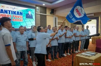 Bupati Tanah Datar Eka Putra kembali dikukuhkan sebagai Ketua Umum Pengprov PBVSI Sumbar periode 2025 -- 2029 di UNP Hotel and Convention Padang.