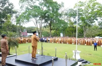 Bupati Eka Putra memimpin apel gabungan perdana pasca libur Idul Fitri 1447 Hijriah, di Pagaruyung.