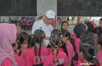 Gubernur Sumatera Barat Mahyeldi Ansharullah menyatakan dukungan terhadap kebijakan pemerintah pusat terkait pembatasan akses media sosial bagi anak di bawah usia 16 tahun.