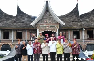 Wali Kota Padang  Fadly Amran, menghadiri peresmian pembangunan pagar Museum Adityawarman, Kamis (12/3/2026).