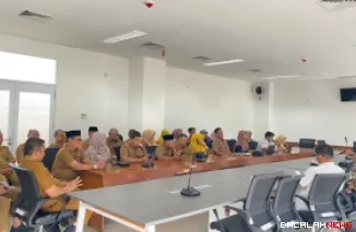 Komisi IV DPRD Kota Padang menggelar Rapat Kerja,  bersama  mitra kerja dalam rangka membahas permasalahan Desil dan Penerima Bantuan Iuran (PBI) di Kota Padang.