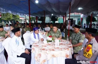 Pangdam XX/TIB Mayjen TNI Arief Gajah Mada melakukan Safari Ramadhan dan berbuka bersama di Markas Kodim 0307 Tanah Datar.