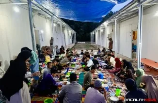 Pemerintah Kecamatan dan Nagari Berbuka Puasa Bersama warga terdampak bencana di Hunian Sementara (Huntara) Nagari Sumpur, Kecamatan Batipuah Selatan.