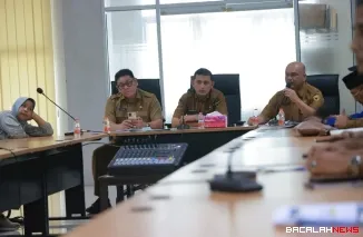 Sekda Abdurrahman Hadi beraudiensi dengan 106 pedagang kaki lima (PKL) yang berjualan di sepanjang Jalan Sutoyo atau jalur dua Kawasan Lapangan Gumarang, di Aula BPKD Tanah Datar, Pagaruyung.