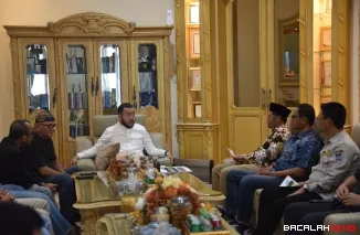 Wali Kota Padang Fadly Amran menerima kunjungan perwakilan pedagang dan pengelola Plaza Andalas dan Ramayana, di kediamannya, Jumat (13/3/2026).