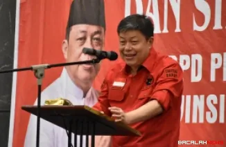 Ketua PDI Perjuangan Sumatera Barat, Alex Indra Lukman sampaikan kata sumbutan dikegiatan buka bersama dan silaturahmi keluarga besar PDI Perjuangan, Ahad sore. (humas)