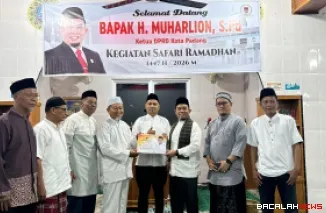 Ketua DPRD Kota Padang Muharlion, menekankan pentingnya peran mushola dan masjid sebagai pusat pendidikan agama bagi generasi muda dalam kegiatan Safari Ramadhan Tim III Pemerintah Kota Padang di Musallah Nurul Iman, Perumahan Permata Balai Gadang 3, Kelu