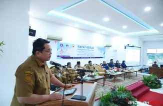 Wabup Ahmad Fadly membuka Rapat Kerja Manajemen Aparatur Sipil Negara (ASN) di Aula Kantor Bupati Pagaruyung.