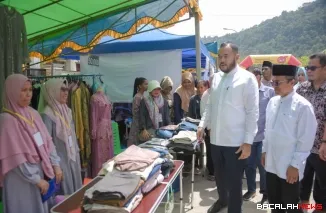 Wali Kota Padang Fadly Amran mengapresiasi,  pelaksanaan Bazar Mom's BBI (Persatuan Ibu-ibu Bukit Belimbing Indah) yang digelar di Jalur Dua Gerbang Utama Perumahan BBI, Kelurahan Kuranji, Kecamatan Kuranji, Minggu (1/3/2026).