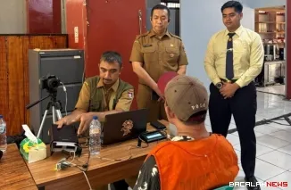 Sebanyak 79 warga binaan Rumah Tahanan Negara Kelas IIB Padang mengikuti perekaman data kependudukan dan pemadanan Nomor Induk Kependudukan dalam program jemput bola bersama Disdukcapil Kota Padang. (Dok. Ist)