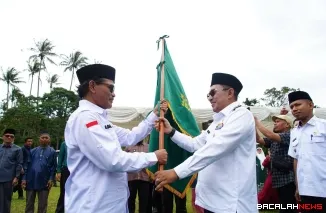 Bupati Eka Putra menyaksikan pengukuhan Pengurus IPKSI periode 2025--2030 di Lapangan Sepak Bola Jorong Kapuah, Nagari Bungo Tanjung, Kecamatan Batipuh.