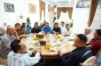 Bupati Eka Putra menerima kunjungan Kepala Kasatker PPS Kementerian PU Wilayah Sumbar Aljihat di Indo Jolito Batusangkar.