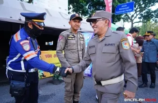 Bupati Eka Putra bersama Ketua DPRD Anton Yondra, Forkopimda meninjau Posko Pengamanan dan Pelayanan Hari Raya Idul Fitri 1447 Hijriah di Lapangan Cindua Mato Batusangkar.