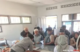 Pemerintah Kabupaten Tanah Datar melalui Dinas Sosial menyalurkan bantuan stimulan sosial bagi masyarakat terdampak bencana alam.