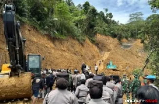 Eksekusi pembebasan lahan pembangunan Fly Over Sitinjau Lauik. (Dok. Ist)