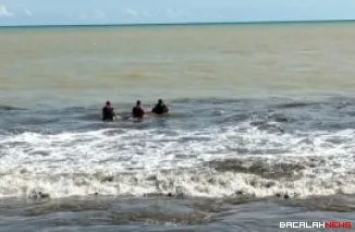 Pencarian dua siswa SD yang terseret ombak di Pantai Ujung Karang pada hari kelima masih belum membuahkan hasil.