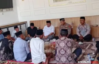 Kapolres Dharmasraya AKBP Kartyana Widyarso Wardoyo Putro bersilaturahmi dengan Raja Pulau Punjung Abdul Haris Tuanku Sati dan Ninik Mamak Dt Nan 12 dalam pertemuan yang berlangsung hangat di Dharmasraya.