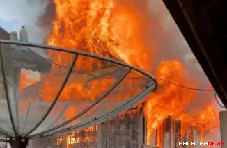 Kebakaran hebat melanda dua unit rumah gadang di Nagari Situjuah Tungka, Kecamatan Situjuah Limo Nagari. (Dok. Ist)