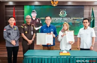 Kejaksaan Tinggi Sumatera Barat melaksanakan penandatanganan pakta integritas dengan Balai Pelaksanaan Jalan Nasional Sumatera Barat