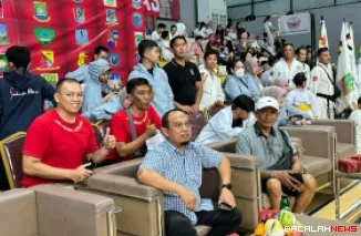 Ketua DPRD Kota Padang Muharlion, yang juga menjabat sebagai Ketua Persaudaraan Shorinji Kempo Indonesia (PERKEMI) Kota Padang, hadir langsung untuk memberikan dukungan kepada para atlet kontingen Kota Padang.