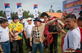 Kuda Queen Mentari milik Bupati Tanah Datar Eka Putra menjadi Juara I pada race 12 alek Pacu Kuda 2026 Padang Pariaman di Lapangan Pacu Kuda Duku Banyak, Padang Pariaman.