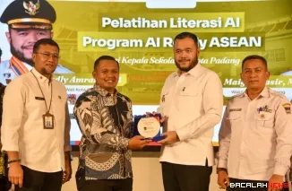 Pemerintah Kota (Pemko) Padang menyelenggarakan Pelatihan Literasi Artificial Intelligence (AI) bagi 500 kepala sekolah se-Kota Padang, di Gedung Bagindo Aziz Chan Youth Center, Rabu (15/4/2026).