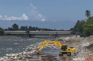 Pemerintah pusat melalui Kementerian Pekerjaan Umum mempercepat penanganan dampak banjir besar di Kota Padang dengan fokus pada Sungai Batang Air Dingin di kawasan Lubuk Minturun