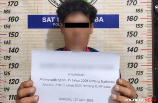 Tersangka yang diamankan oleh Satnarkoba Polres Payakumbuh. (Dok. Humas Polres Payakumbuh)