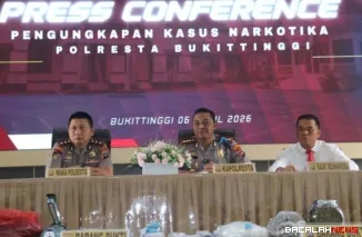 Kapolresta Bukittinggi beserta jajarannya saat melakukan konferensi pers.
