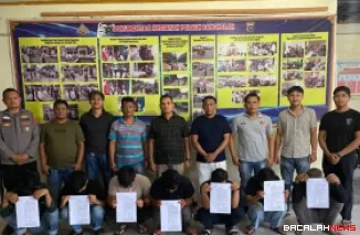 Para pelaku pengeroyokan diamankan pihak kepolisian.