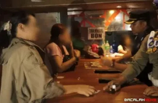 Satuan Polisi Pamong Praja Kota Padang menggelar razia terhadap sebuah kafe di Jalan By Pass KM 20, Kecamatan Koto Tangah, Jumat dini hari (17/4/2026).