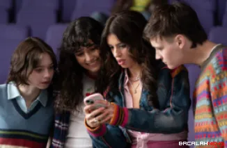 Tangkapan layar scene A Good Girl's Guide to Murder Season 2 yang tayang di netflix.