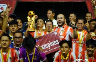 PSP Padang berhasil menjadi juara Liga 4 Sumatera Barat usai berhasil mengalahkan PSPP Padang Panjang 3-2 melalui pertandingan yang dramatis, Kamis ( 2/4/26), di Stadion Utama Sumatera Barat, Padang Pariaman.