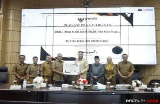 pemberian penghargaan kepada Dinas Tenaga Kerja dan Perindustrian Kota Padang dari Kementerian Pendayagunaan Aparatur Negara dan Reformasi Birokrasi (Menpan RB) sebagai unit kerja berpredikat Wilayah Bebas dari Korupsi (WBK).