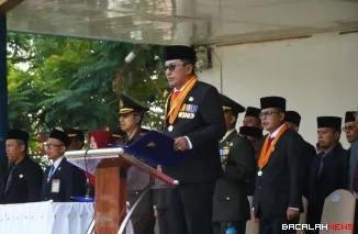 Bupati Eka Putra memimpin upacara Peringatan Harkitnas ke-118 di Lapangan Cindua Mato Batusangkar.