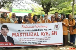 Kegiatan yang biasanya berlangsung formal, kali ini terasa lebih hangat dan penuh makna karena digelar di almamaternya sendiri, di SMAN 5 Padang, pada Minggu (3/5/2026)