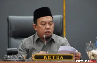Program unggulan (progul) Pemerintah Kota Padang, berupa seragam sekolah gratis kembali menjadi sorotan tajam dalam pembahasan perubahan APBD.