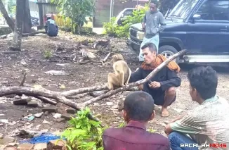 Tradisi Jongkok di Pasar Beruk