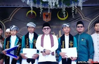 Bupati Tanah Datar Eka Putra menyaksikan Wisuda 30 Juz Santri Angkatan I Pondok Pesantren Bina Pewaris Nabi Nagari Balai Tangah, Kecamatan Lintau Buo Utara.