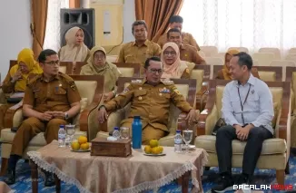 Bupati Tanah Datar Eka Putra menerima kunjungan Tim Badan Pemeriksa Keuangan (BPK) Perwakilan Sumatera Barat di Indojolito Batusangkar.