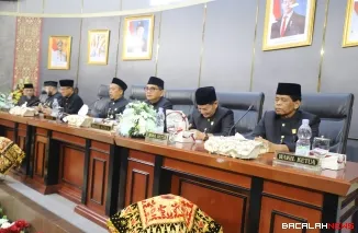 DPRD Kota Padang menyigi pengelolaan sampah hingga pengembangan pariwisata,  sebagaimana terungkap dari pidato Muharlion pada Sidang  Paripurna Istimewa Hari Jadi Kota (HJK) Padang ke-357 tahun di ruang sidang utama DPRD Kota Padang, Jum'at (7/8).